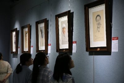 &ldquo;《共和國脊梁肖像展》走進藝術瑞光&rdquo;活動在鄭舉行